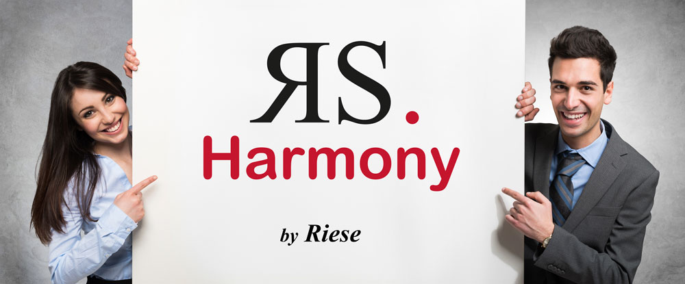 RS Harmony Sockenlogo mit zwei Personen die darauf zeigen